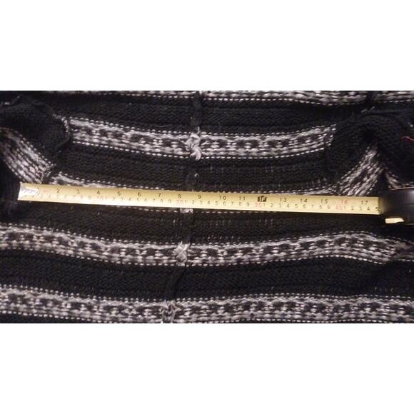 Billabong Black White Grey Striped Knit Shawl Cardigan Poncho Wrap Fringed M/L - Picture 9 of 11